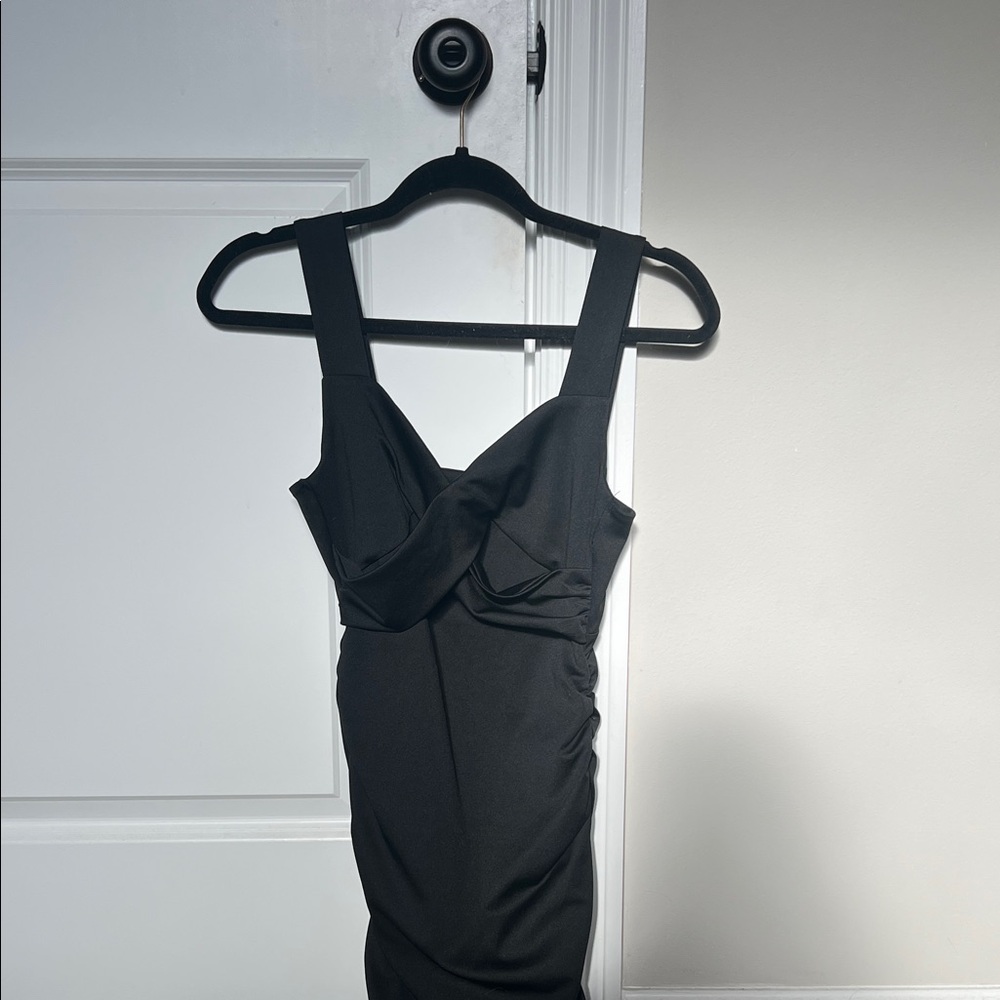 Elegant Black Sleeveless Dress